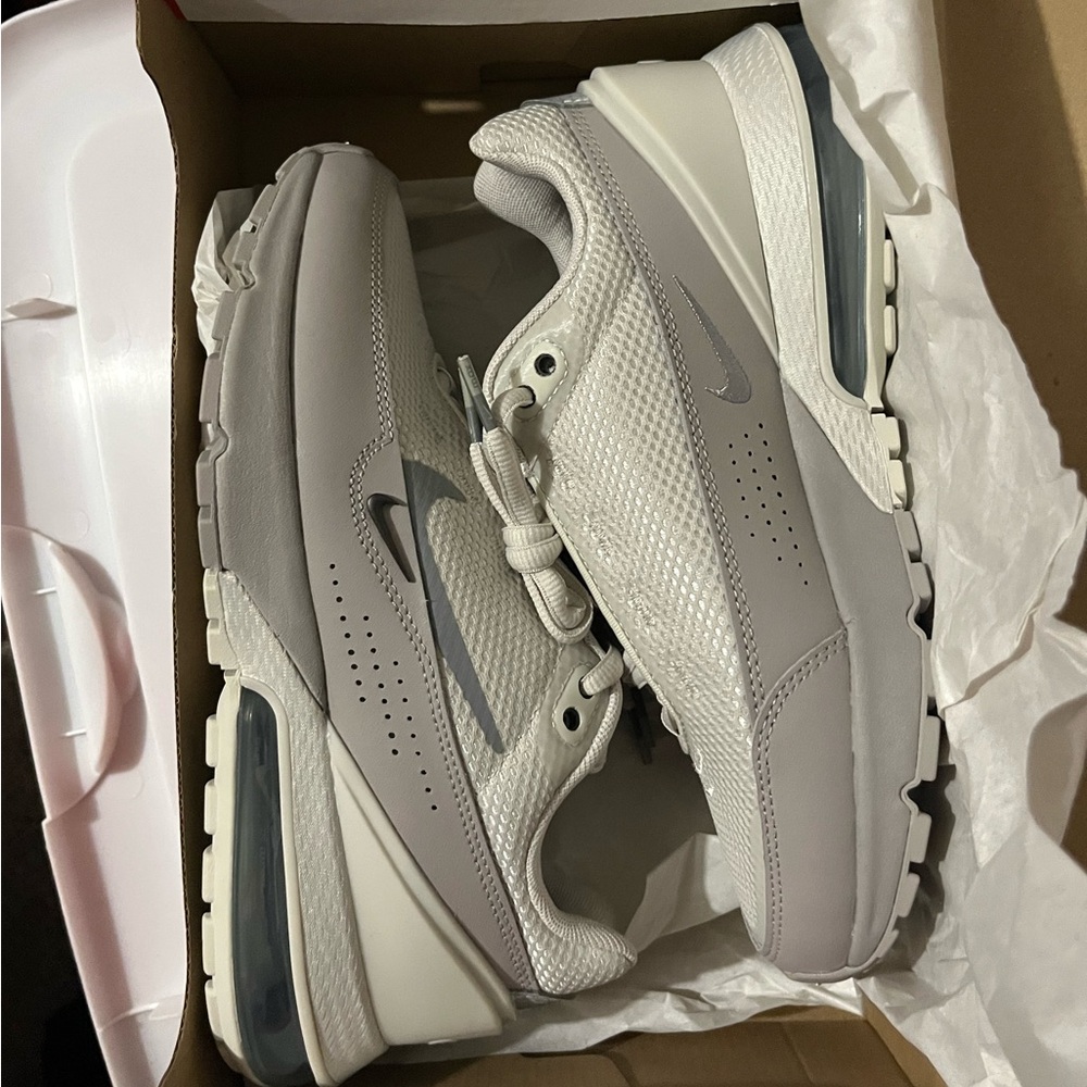 Nike Men's Air Max 290 White and Gray